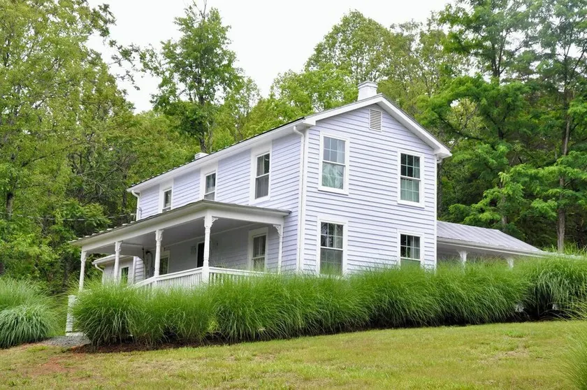 Historic Lilac Cottage - sleeps 8, firepit, nearby river access - Image 1