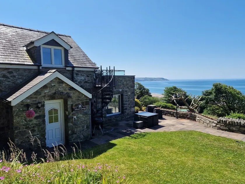 CEILWART COTTAGE, family friendly, luxury holiday cottage in Llanaber - Image 1