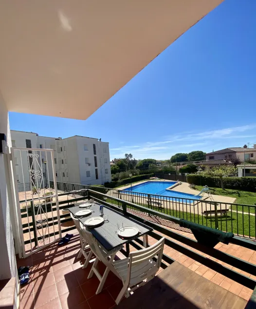 ROSES - Pleasant 4-person apartment just a 15-minute walk from the beach! - Image 1