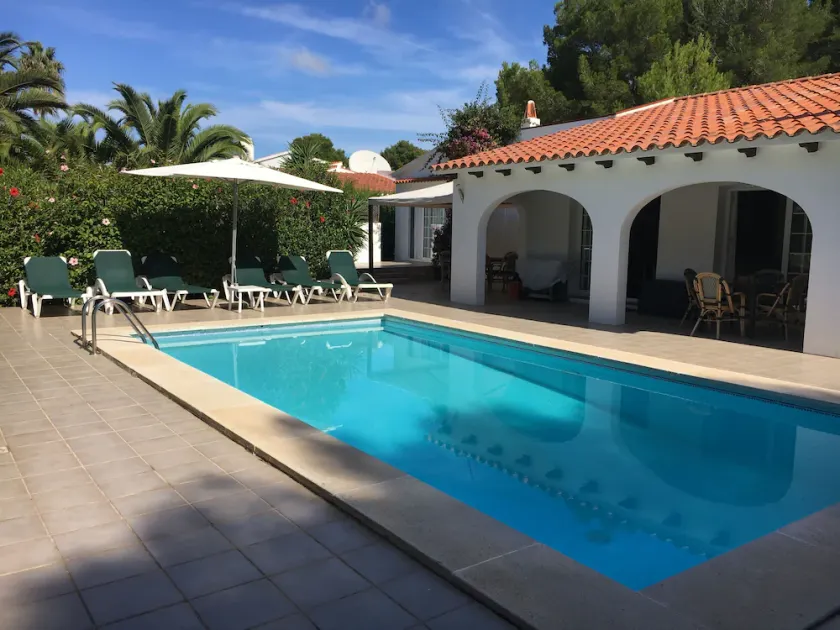 VILLA HIBISCUS,  GOLF ET PLAGE SUR LA COTE NORD DE MINORQUE - Image 1