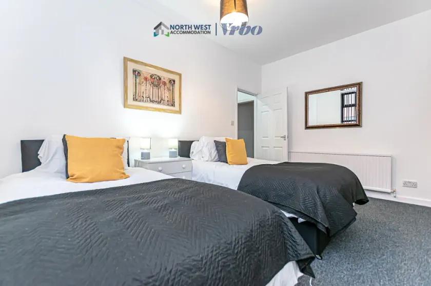 Wigan Work-Ready 3BR House Sleeps 6 Guests - Image 1