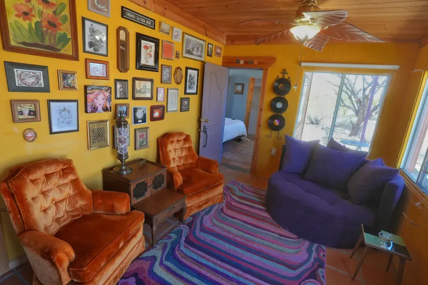 Groovy Desert Getaway w Pool, Fire pit, Stream/Wifi, Vinyl Records, Books, Art.. - Image 1