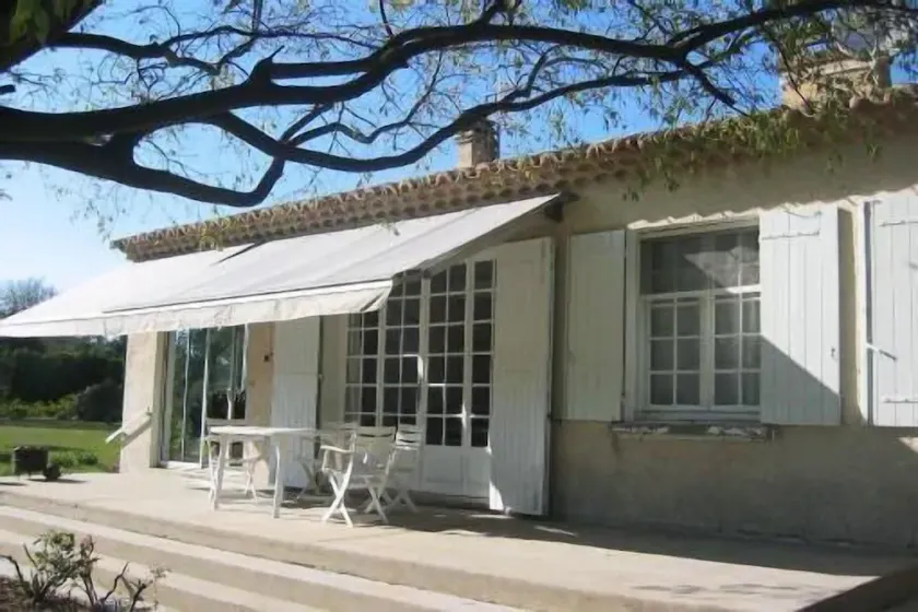 Casa di campagna di fronte al Luberon e il villaggio di Oppède Vecchio - Image 1