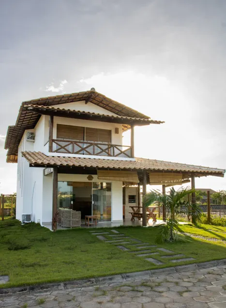 Casa em Condomínio Fechado a Poucas Quadras da Praia e do Centrinho - Image 1