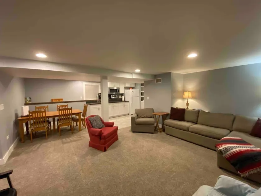 Cozy modern unit w/ easy access to downtown Chi - Image 1