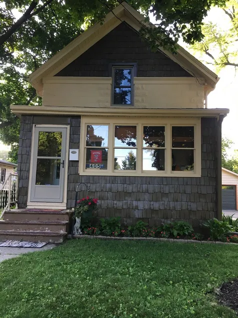 Original cozy farmhouse homestead 2 blocks from the bike path and - Image 1
