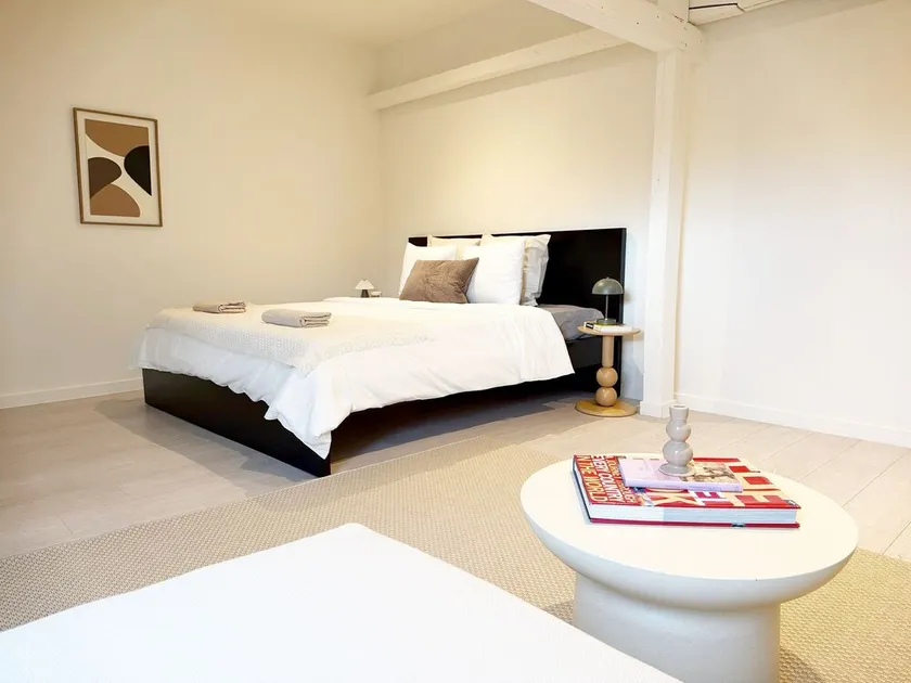 Spacious Rooms 15 Min to City Center - Image 1