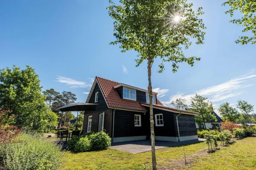 Luxury bungalow with dishwasher and box spring beds - Image 1