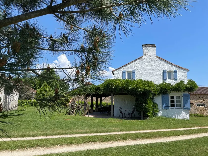 Stunning Gite, private garden, large heated pool, tranquil and historic setting - Image 1