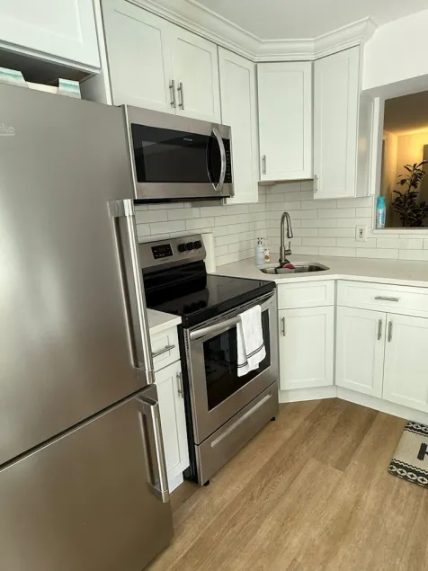 Elegant Hideaway with Free Parking - Image 1