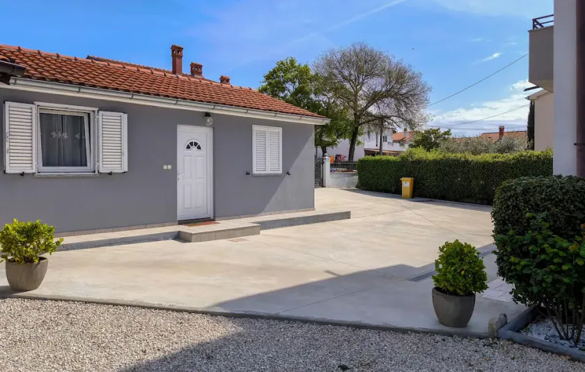 One-Bedroom Holiday Home In Zminj - Image 1