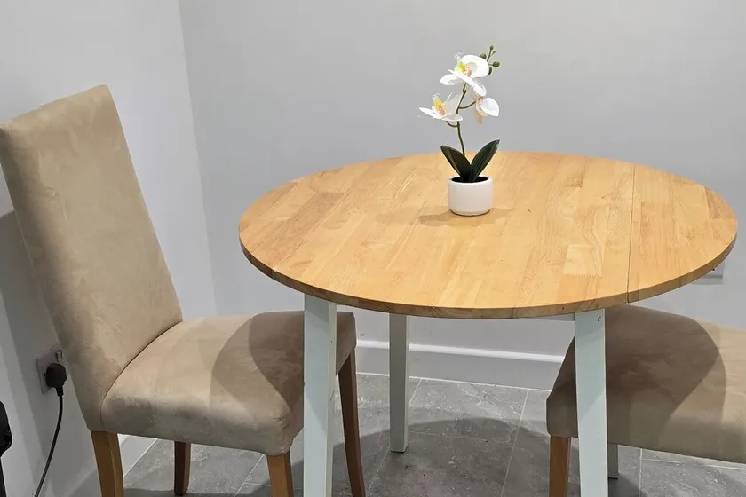 Central 1 Bed Apartment - Sleeps 2 with Wifi - Image 1