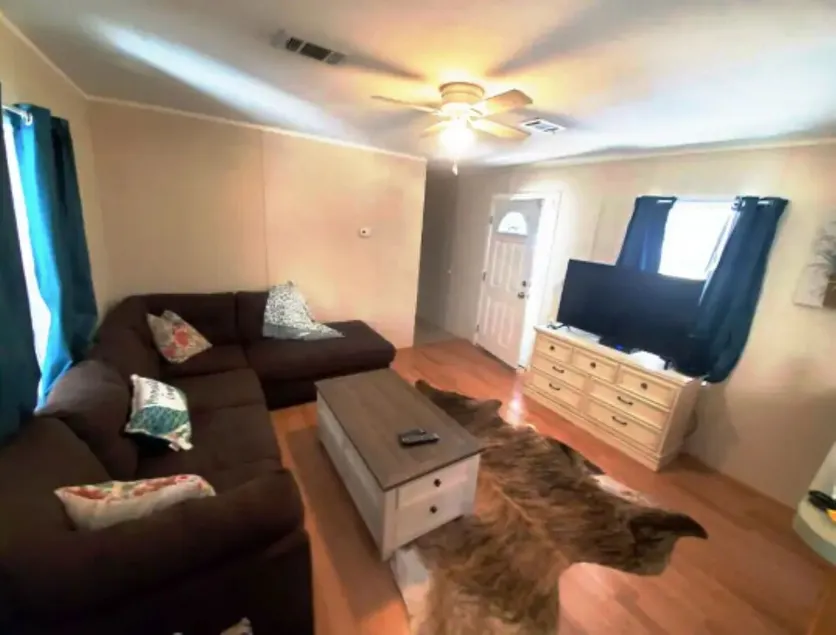 Cozy quiet home close to tourist attractions & airboating. Pet-friendly! - Image 1