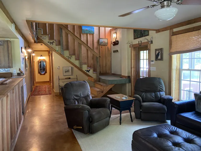 Safe Clarksdale Stay/Secluded 2600 sqft Barn House - Image 1