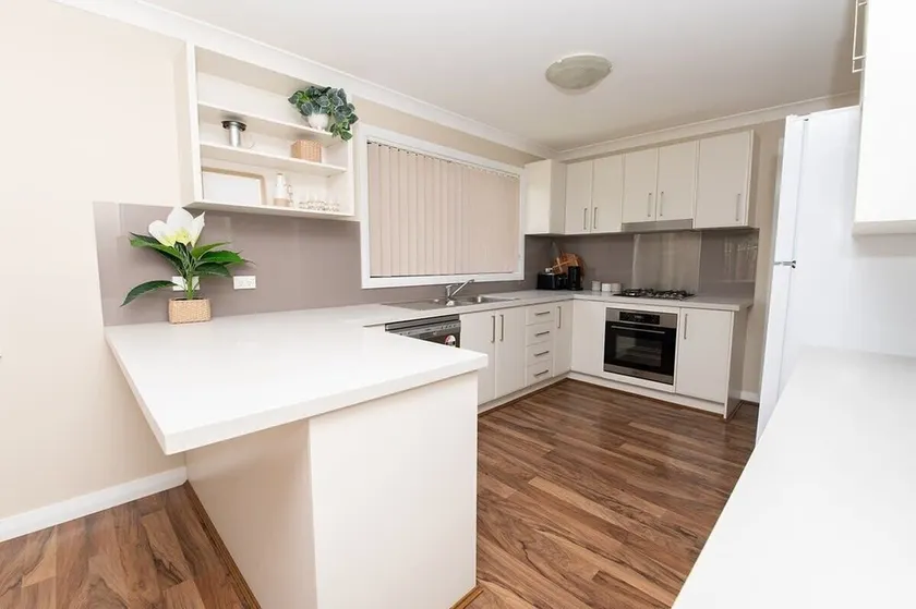 Phillip Villa, Modern & Fresh, Close to Town, Free Wifi - Image 1