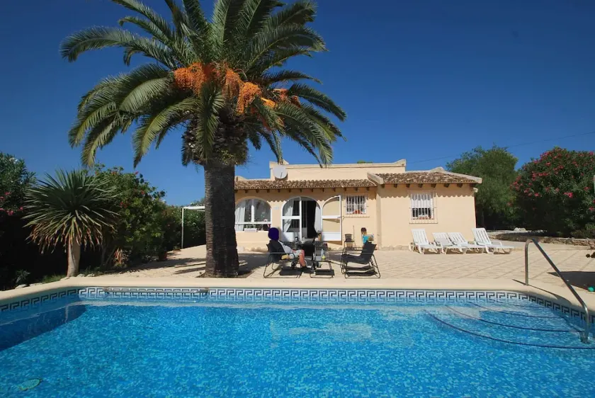 Sonniges Ferienhaus mit privatem Pool - Image 1