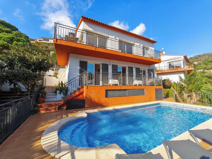 Pinzon, cozy family villa with large pool and air conditioning. Pets welcome! - Image 1