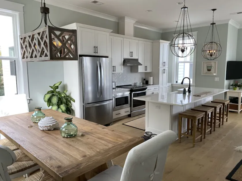 Nouvelle maison près de l'île Sullivans, vieux village, Mt Pleasant, plages, 10 min du SHC - Image 1