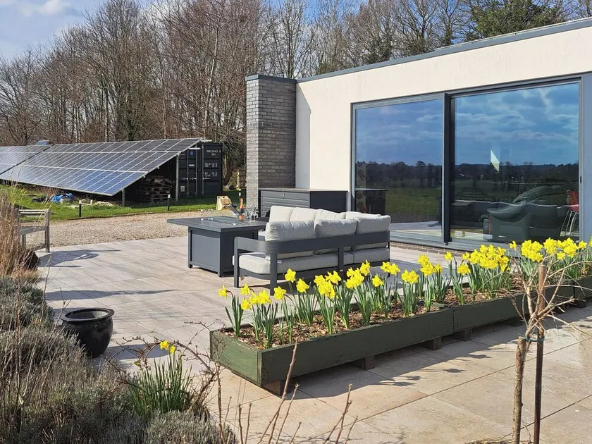 A stylish converted barn annex. - Image 1