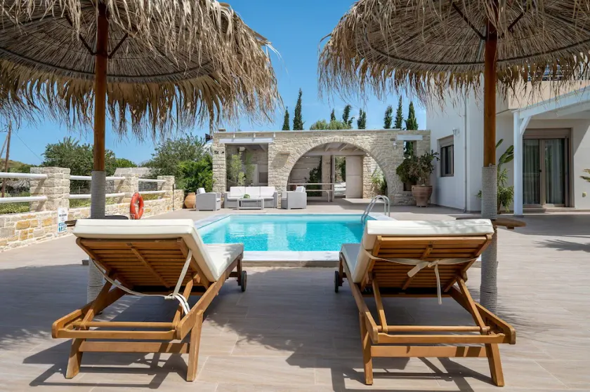 A stylish and elegant villa with stunning view - Image 1