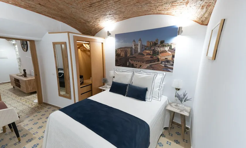 Apartamento Turístico de Lujo en Cáceres - Image 1