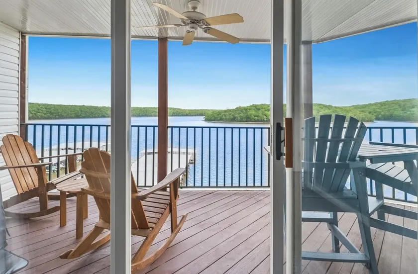 Aktualisierte Wohnung am Seeufer 2/2, erstaunliche Aussichten, Lage, Pool, Terrasse am Wasser! - Image 1