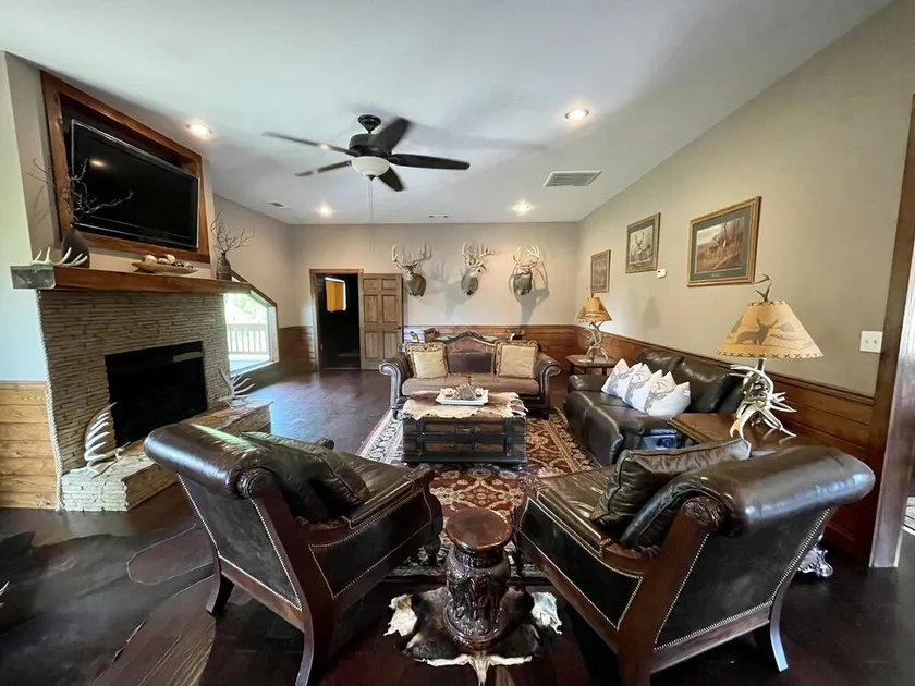 High Class Cabin Hideaway - Image 1