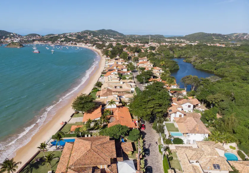 Charming house in Búzios with a pool facing the sea and in the center. - Image 1