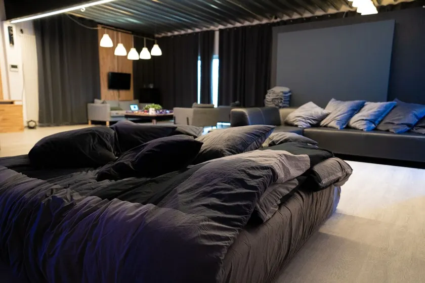 A luxury loft in Antwerp with more than 2500 square feet open space! - Image 1