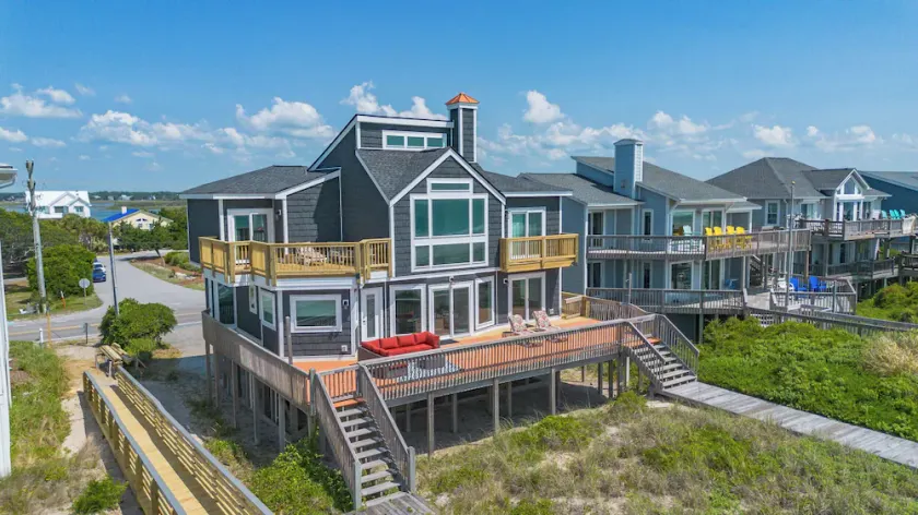 TurtleTrax on Topsail Beach : Stunning oceanfront retreat! - Image 1