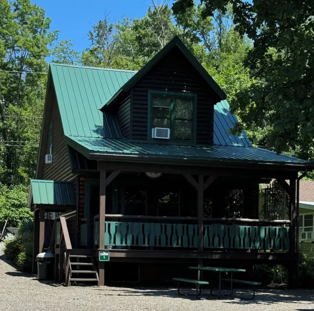 Hütte 1 Waterfront - Three Pines Lodging & Marina - Image 1