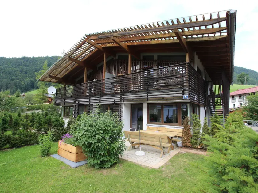 Appartement moderne avec jardin - Image 1