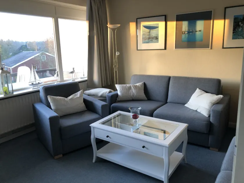 Beautiful, bright apartment with south / west balcony near the beach - Image 1