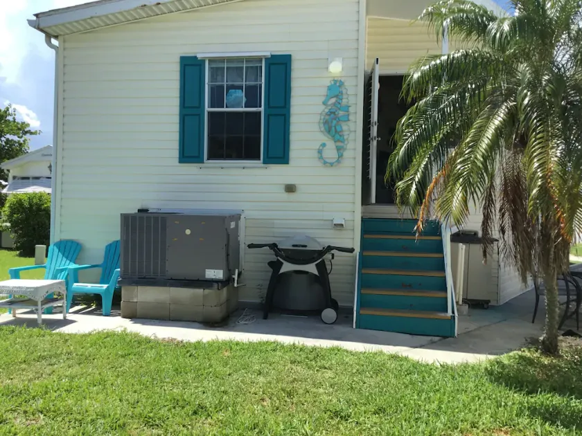 Walk to the Beach at Nettles Island 4 bed/2 bath sleeps 8 - Image 1