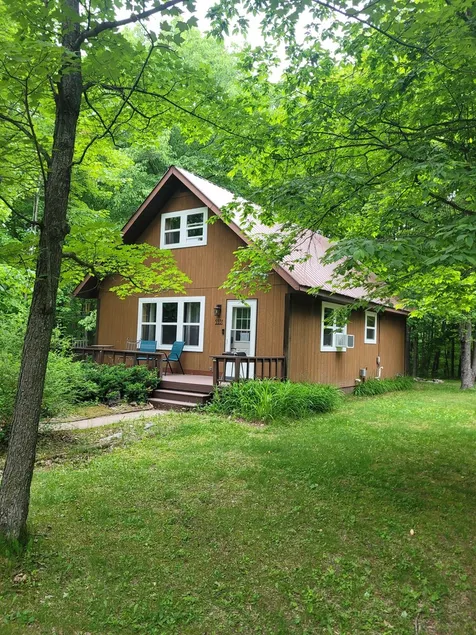 Little house in the woods but only 5 minutes from town! - Image 1