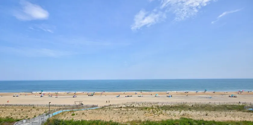 Vue à couper le souffle @ Sea Colony Oceanfront 3 BR Condo avec rénovation 5 étoiles !! - Image 1