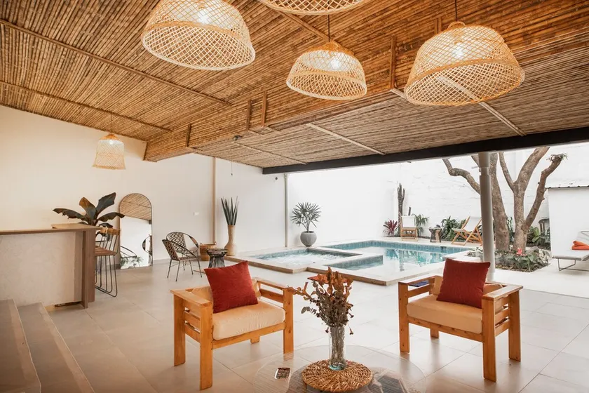 6 Bedrooms House near Tourist Spots with backyard, Bar, Jacuzzi and heated pool - Image 1