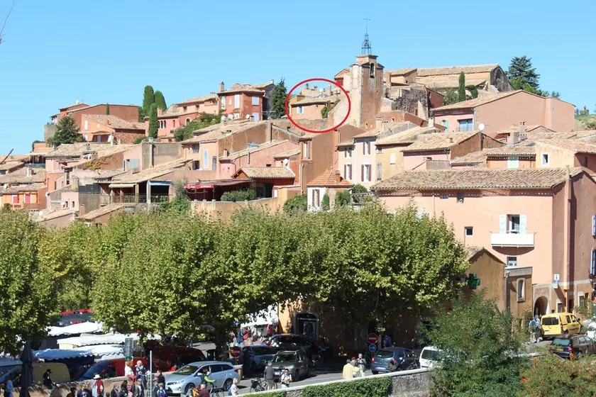 Linda 250 anos de idade Casa de aldeia no centro de Roussillon com vistas deslumbrantes - Image 1