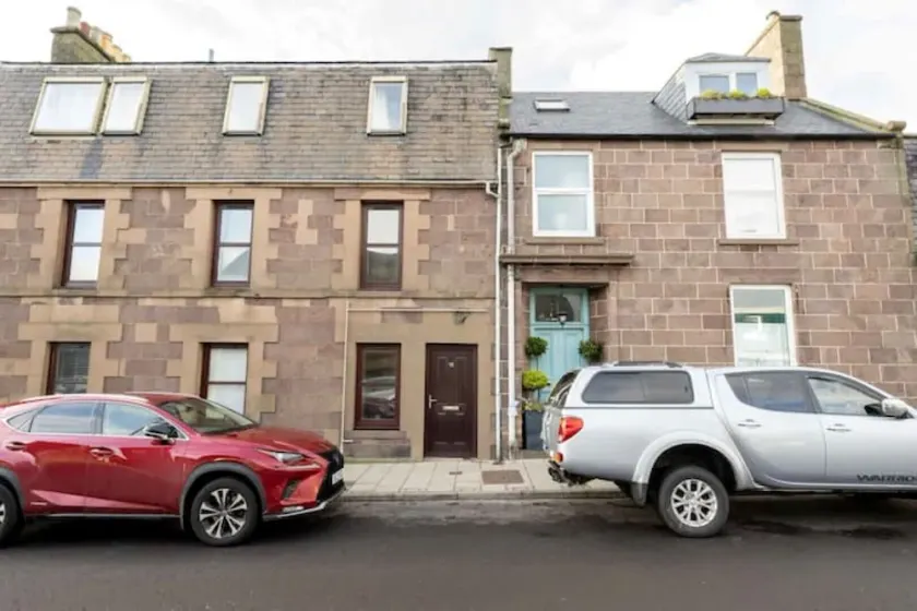 2 Bedroom in the Centre of Stonehaven with Seaviews, near the Beach & Harbour! - Image 1