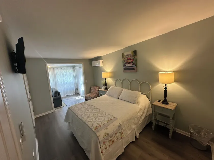 Room 2 - The Inn at Dirickson Creek - Image 1