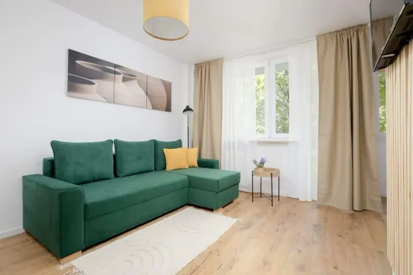 Spacious Apartment for 6 Persons | Balcony | Workspace - Image 1