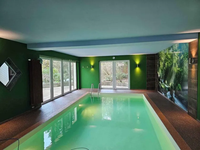 Holiday home with garden and private swimming pool - Image 1