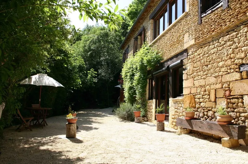Sommerhus 3/4 pers Lascaux, opvarmet pool, spa, park med spil & wifi - Image 1