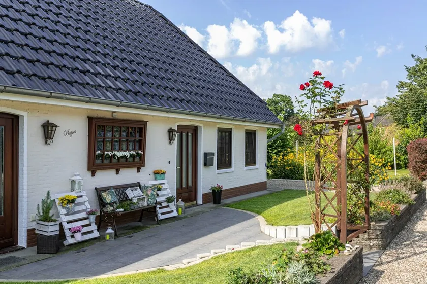 Apartment 'Ferienwohnung Butjes' with Private Terrace, Shared Garden and Wi-Fi - Image 1