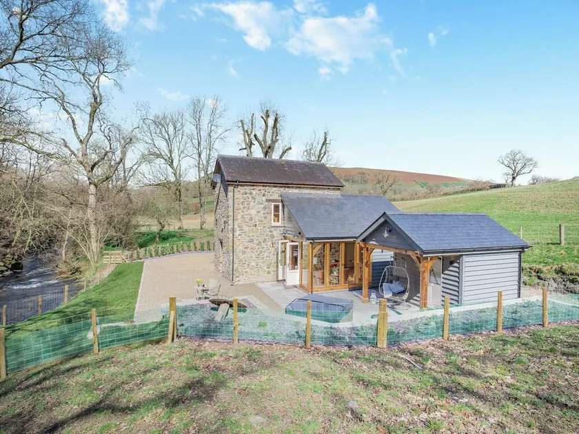 1 bedroom accommodation in Llandrinod Wells - Image 1