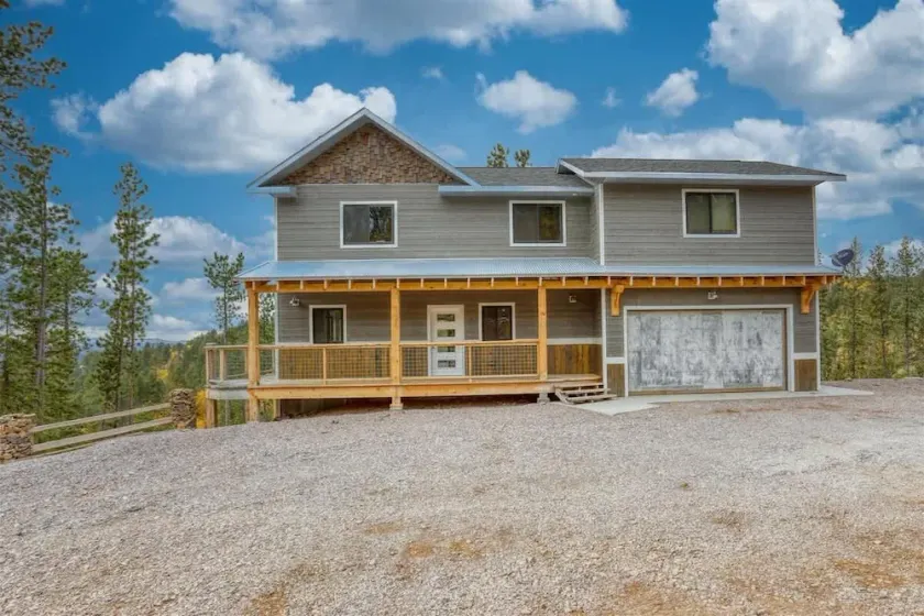 Hickok’s Bluff – Spacious Black Hills Cabin with Views, Hot Tub & Game Room - Image 1