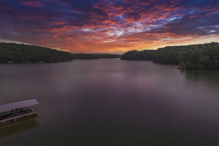 Lake Hartwell - House w/dock, screened in porch and firepit - Image 1