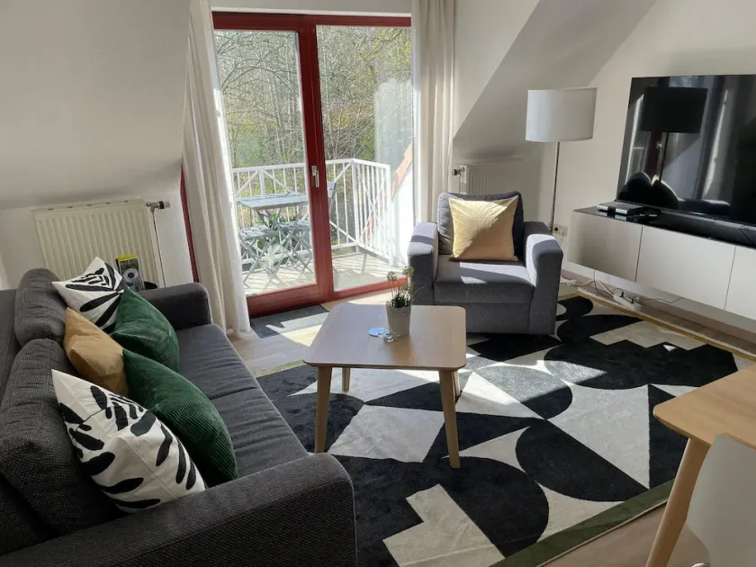 Ferienwohnung-Nils-Holgerson-mit-Balkon-zwischen-Strand-Wald-Wiese-im-Suedosten-der-Insel-Ruegen - Image 1
