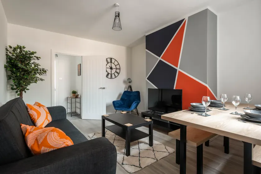 Modern apartment - 200 metres from M62 - Image 1