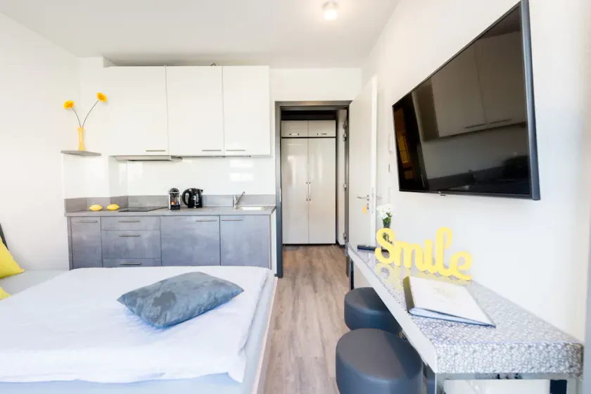 Fine terrace apartment (1-2 p.) with lemon feeling + free parking! - Image 1